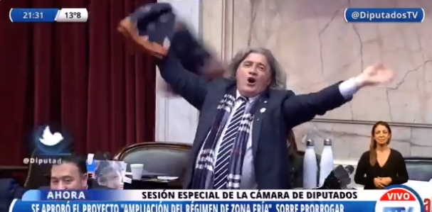 El diputado que es tendencia por revolear el poncho: ¿Qué opinás? | Redes