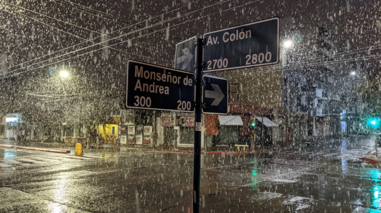 Histórica nevada en Córdoba: Los vecinos de Capital disfrutaron desde temprano. | Córdoba