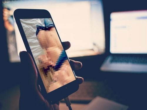 Lucha sin fin de una mujer por eliminar un video porno de internet | Internacionales