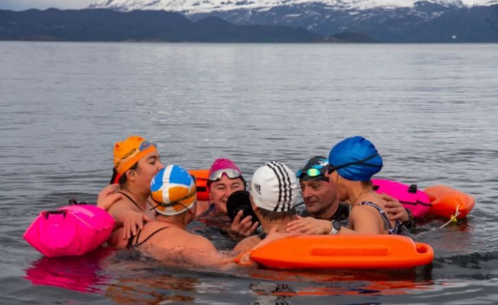 Nadadores de Tierra del Fuego recibieron el invierno sumergiéndose en el Canal Beagle | Actualidad