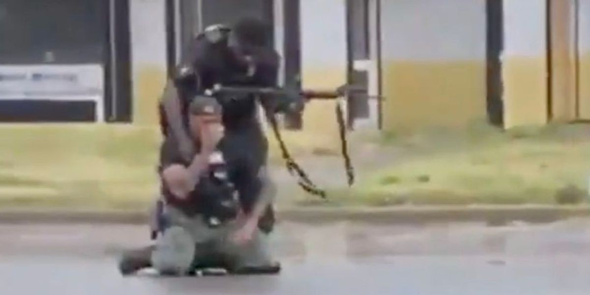 Video: el llanto de un policía tras matar por error a una chica de 19 años | Internacionales