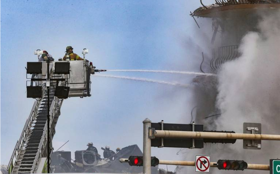 Miami de luto, entre la búsqueda de los desaparecidos y el combate de un incendio subterráneo en el edificio colapsado | Internacionales