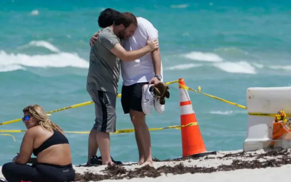 Miami: un mar de lágrimas, dolor e incertidumbre por los familiares desaparecidos entre escombros | Internacionales