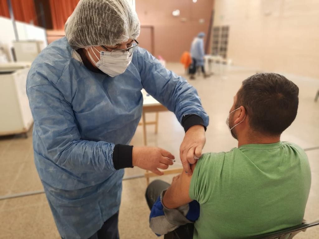 Diputados del oficialismo presentaron un proyecto de ley para hacer obligatoria la vacuna contra el coronavirus | Política y economía