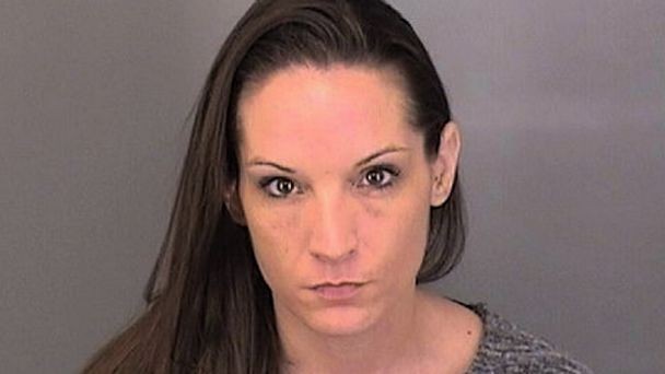 Abuso: sentenciaron a una mujer que tuvo sexo con dos menores durante las pijamadas de su hija | Internacionales