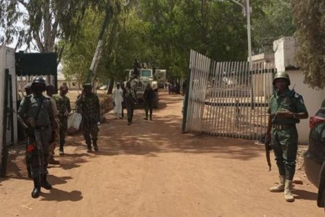 Grupo armado ingresó en una escuela y secuestró a 140 estudiantes en Nigeria | Internacionales