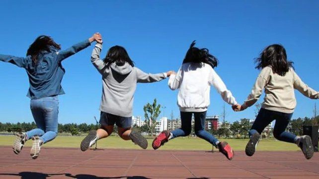 Un matrimonio adoptó a cuatro hermanitas para no romper su vínculo | Actualidad