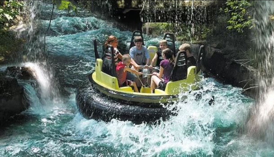 Se dio vuelta un bote en un parque de diversiones: murió un nene tras quedar atrapado con el cinturón de seguridad | Internacionales