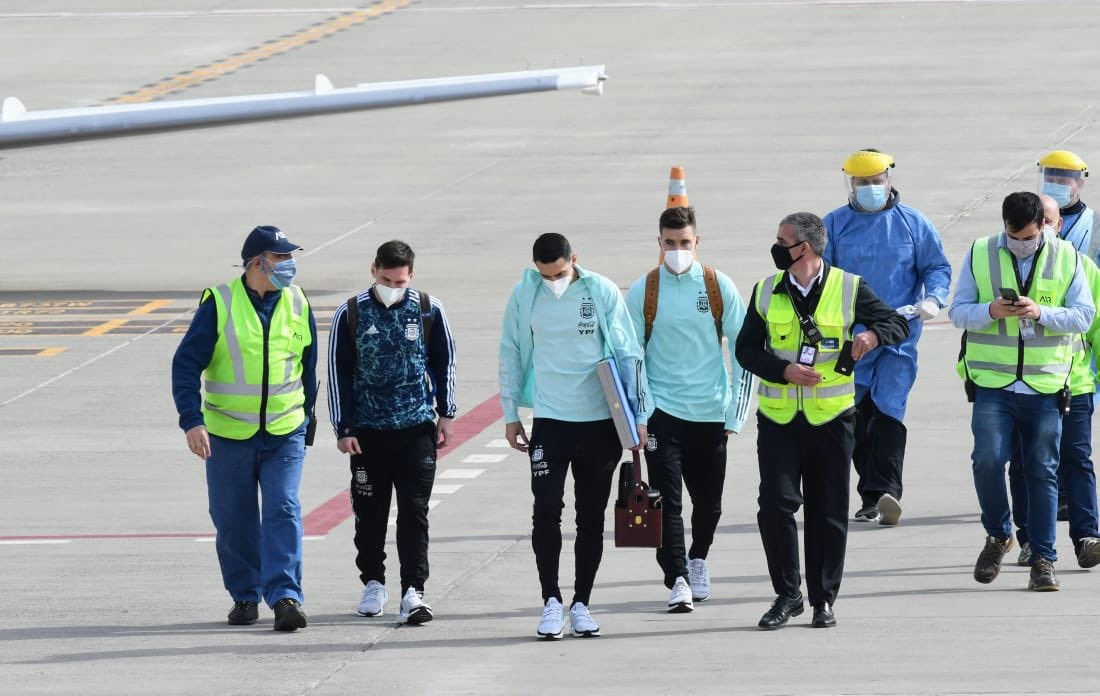Messi, Di María y Lo Celso llegaron juntos al aeropuerto de Rosario | Deportes