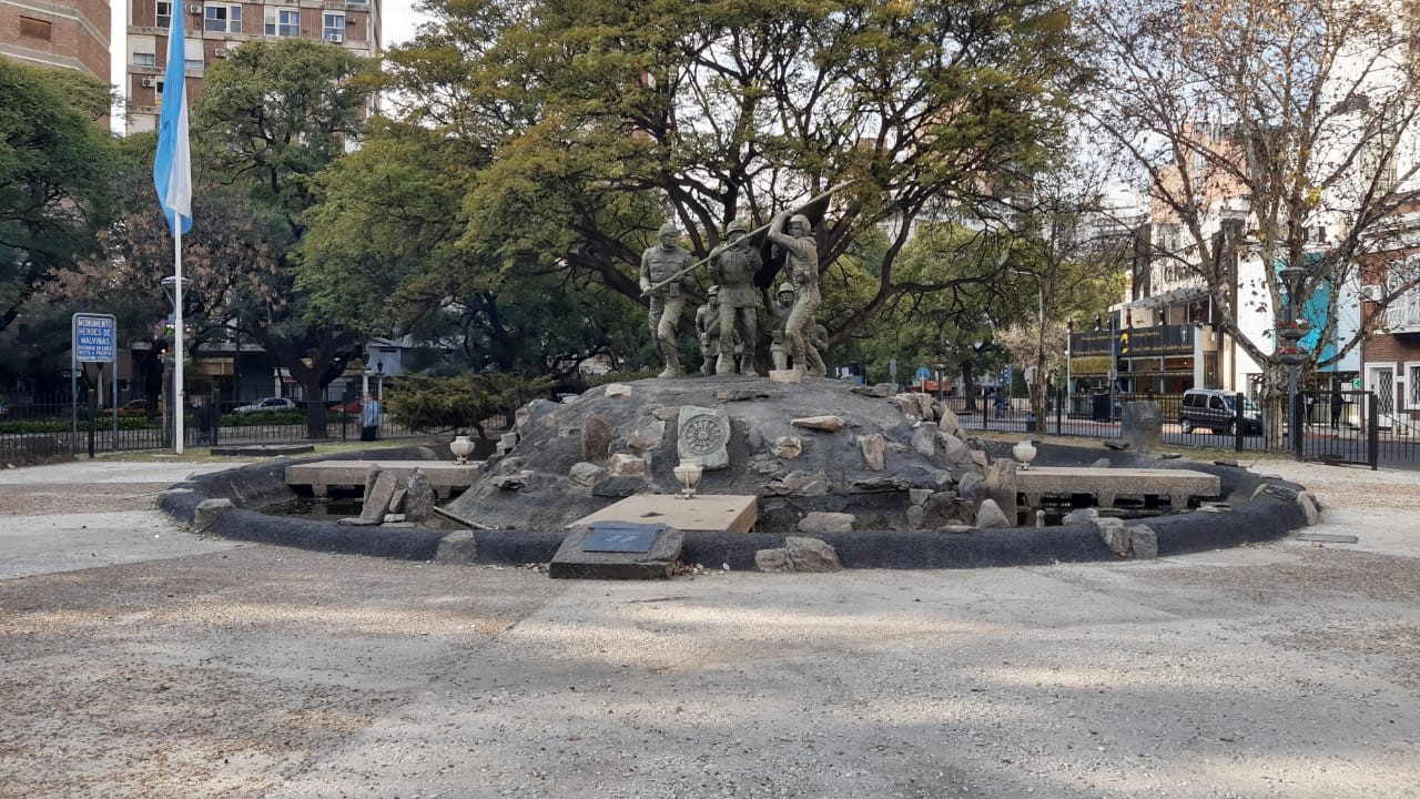 Robo en el monumento a los Héroes de Malvinas: "A casi 40 años de la guerra, me parece tristísimo" | Córdoba