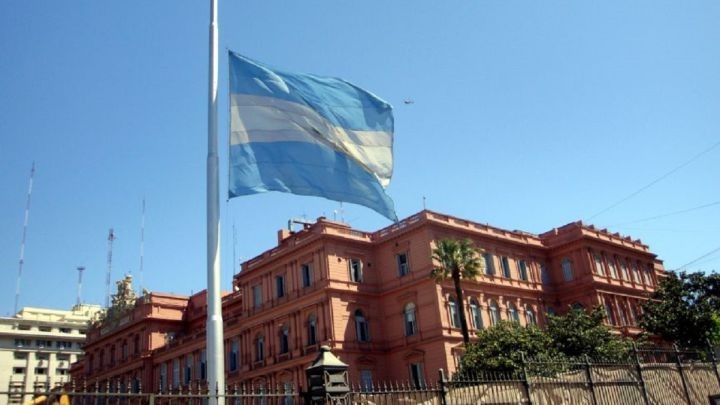 Cinco días de duelo nacional por los más de 100 mil muertos de coronavirus en el país | Política y economía