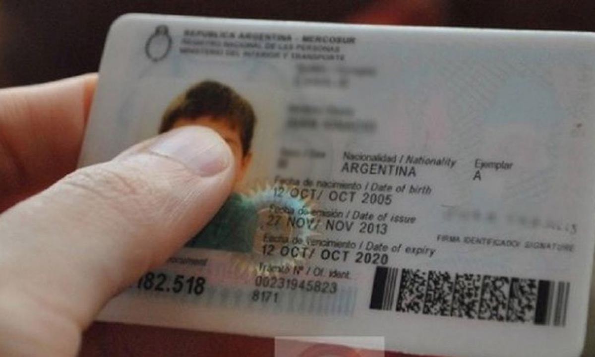 El Presidente anuncia la puesta en marcha del DNI para personas no binarias | Política y economía