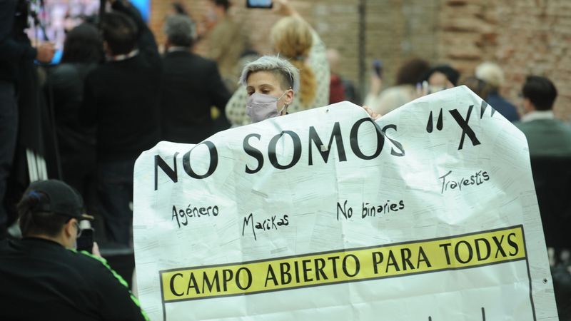 “No soy una x”: el reclamo en la presentación del DNI no binario | Actualidad