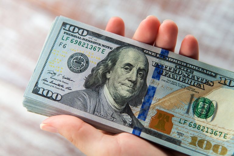 El dólar blue sigue en alza: cerró la semana a $185 | Política y economía