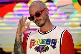 J Balvin le pintó la cola a su perro y lo mataron en las redes sociales: lo acusan de maltrato animal | Espectáculos