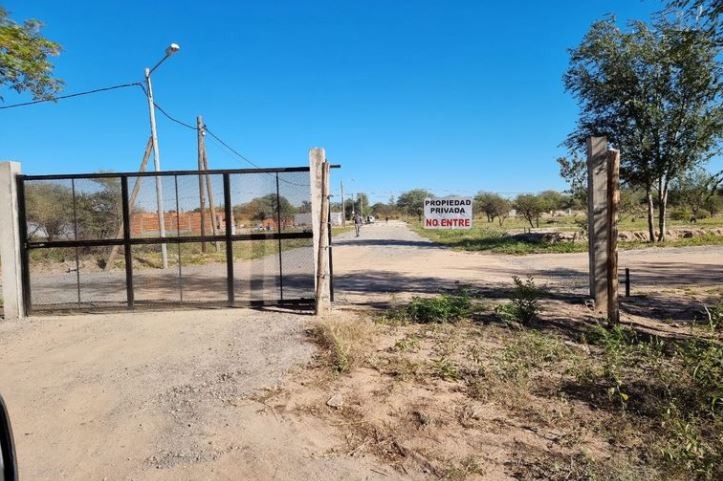 “Okupas” sin urgencias económicas: desmontan una urbanización que tenía hasta cámaras de seguridad | Córdoba