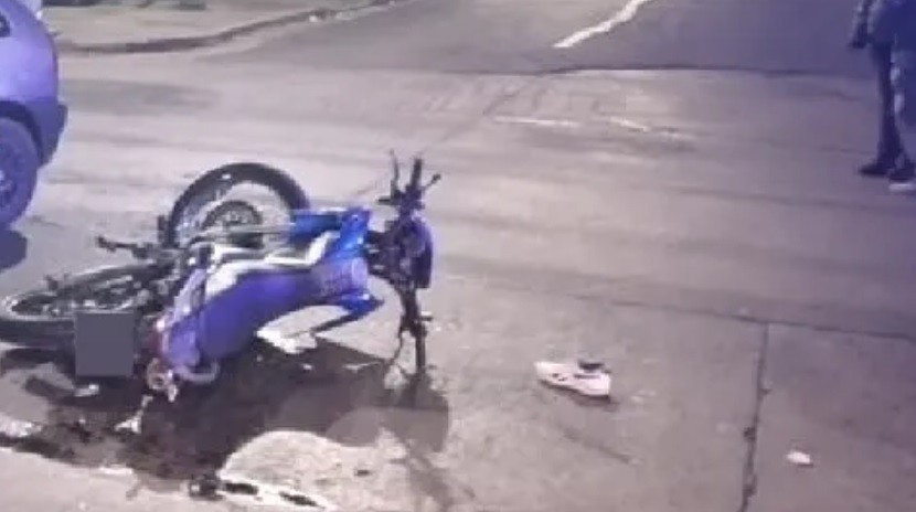 Un policía chocó y quedó tirado: le robaron el arma | Actualidad