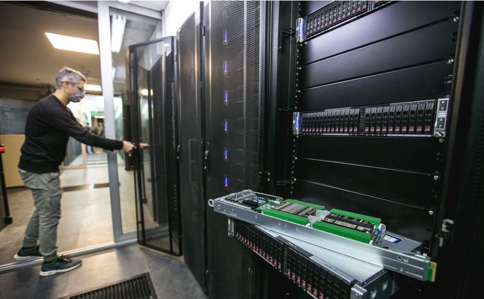 Supercomputadora en la UNC, “Serafín” realiza 156 billones de operaciones por segundo | Córdoba