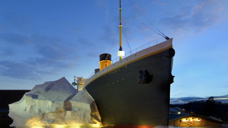 Cayó un "iceberg" en el museo del Titanic y hay 3 heridos | Internacionales