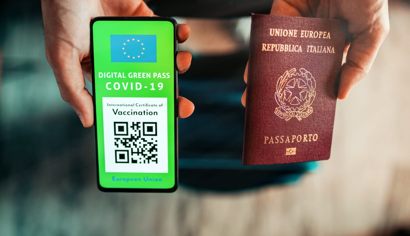 Italia: Desmantelan 32 canales de Telegram que vendían "pases verdes" falsos | Internacionales