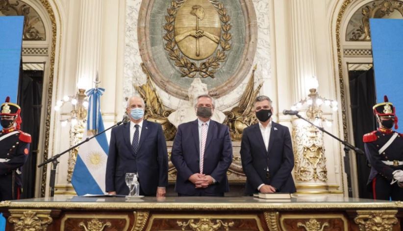 Jorge Taiana y Juan Zabaleta juraron como ministros de Defensa y Desarrollo Social | Política y economía