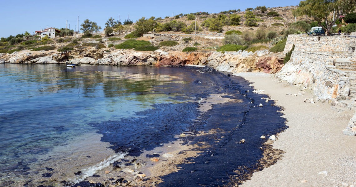Una fuga provocó un derrame de más de 100 toneladas de petróleo en el mar Negro | Internacionales