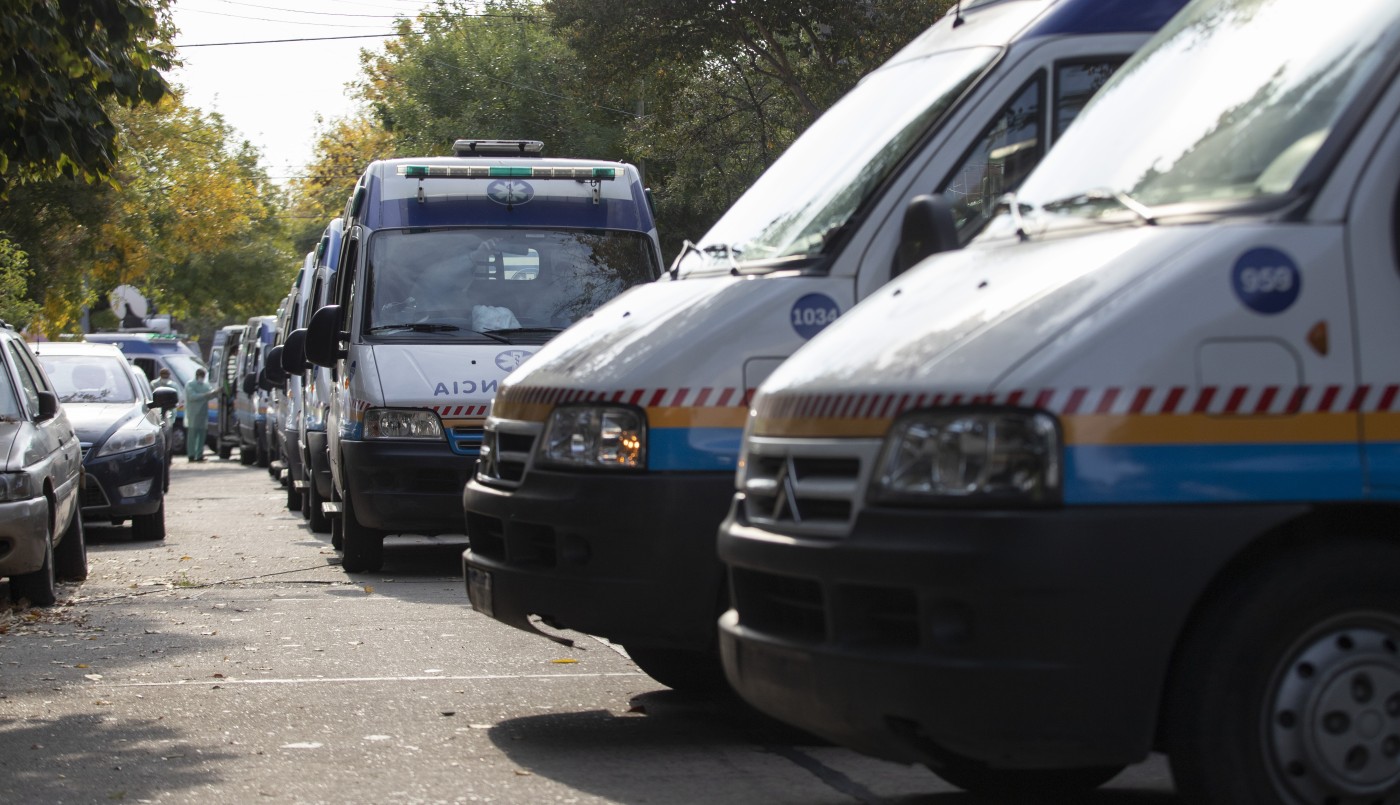 Detienen a un chofer de ambulancia borracho: llevaba asado y bebidas alcohólicas | Actualidad