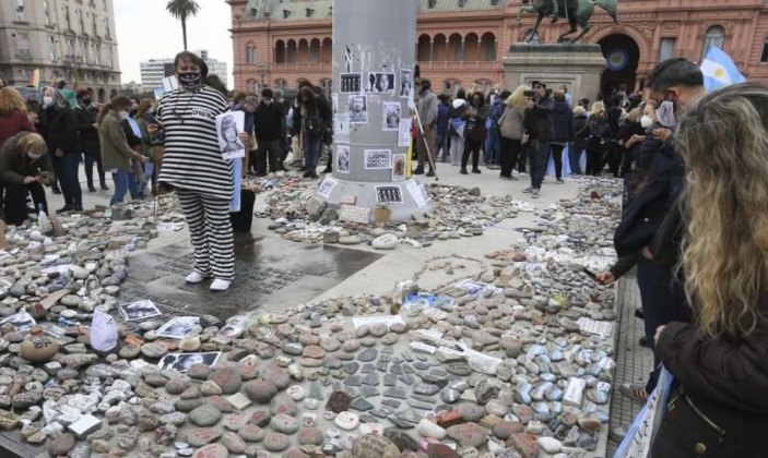 Tras la "Marcha de las piedras", el Gobierno construirá un espacio de memoria | Política y economía