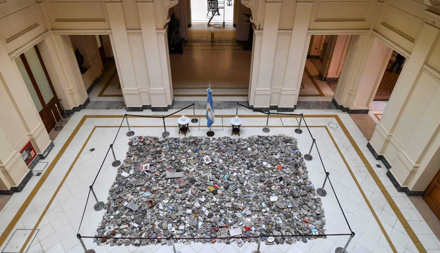 Piden una cautelar para que las piedras de la marcha vuelvan a un espacio público | Política y economía