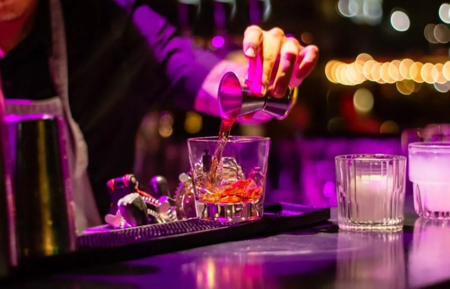 Acusó a un bar de servirle mucho alcohol y emborracharlo: deben pagarle una millonaria indemnización | Internacionales