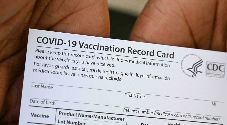 Detuvieron a un farmacéutico que vendía certificados de vacunación contra el coronavirus en Estados Unidos | Internacionales