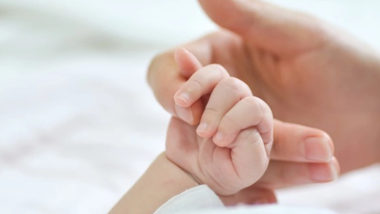 Arrojó a su hijo recién nacido por la ventana del hospital: evaluarán si irá presa o a tratamiento psiquiátrico | Internacionales