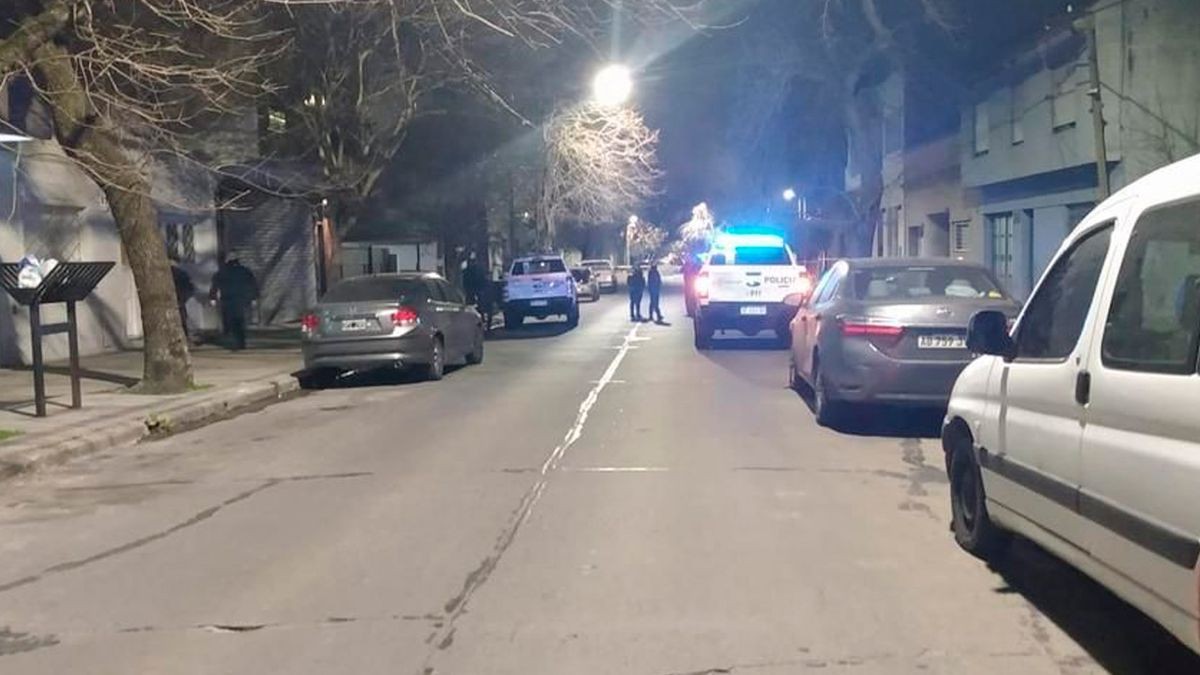 Un custodio de Bonafini se tiroteó con dos delincuentes y frustró el robo a un grupo de jóvenes | Actualidad