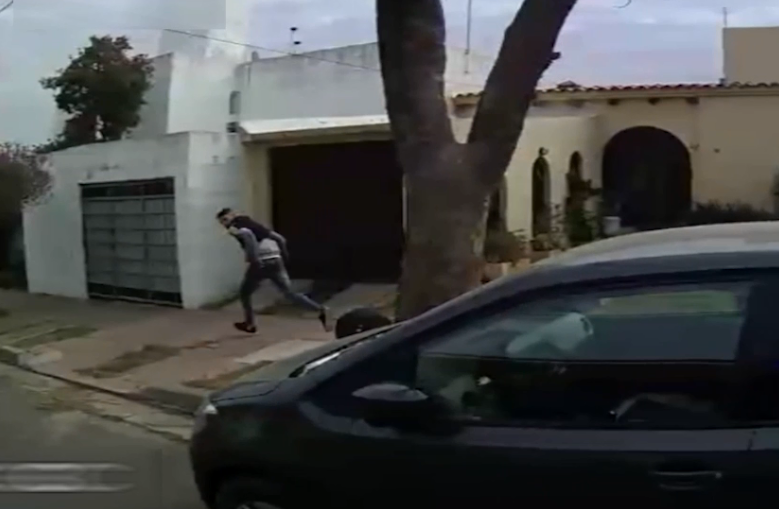 Video: Persecución policial a un roba cubiertas | Córdoba