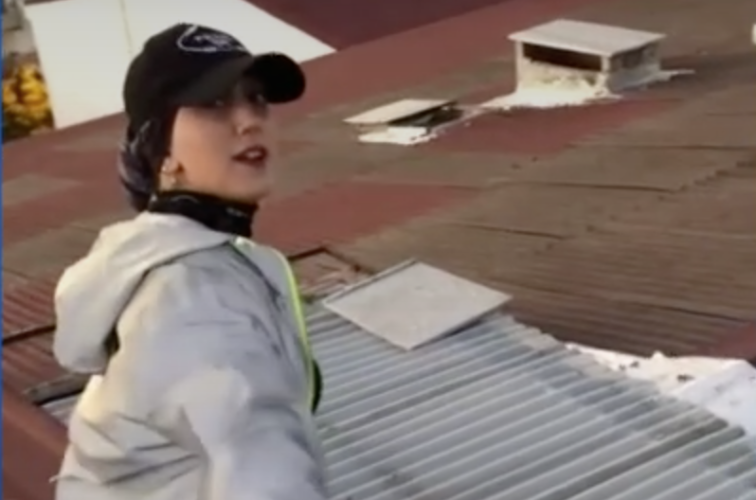 Una tiktoker cayó de una terraza mientras filmaba un video | Redes