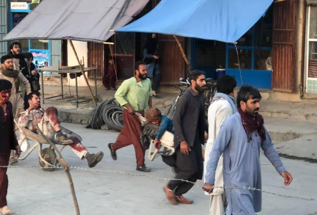 Primeras imágenes: se produjo una explosión fuera del aeropuerto de Kabul | Internacionales