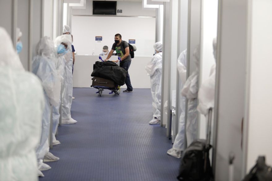 Exceptúan de cumplir la cuarentena a argentinos residentes que viajaron por trabajo al exterior | Actualidad