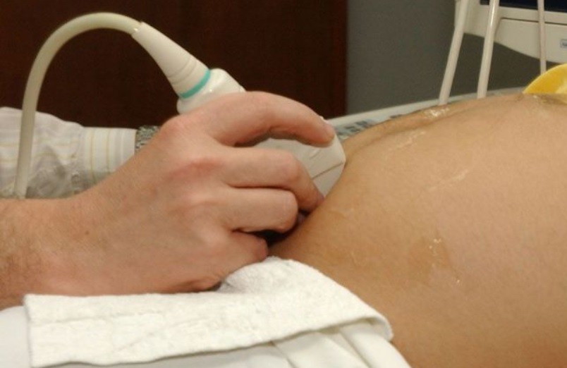 Tras dar a luz, una chica de 14 años contó que el violador es su papá | Actualidad