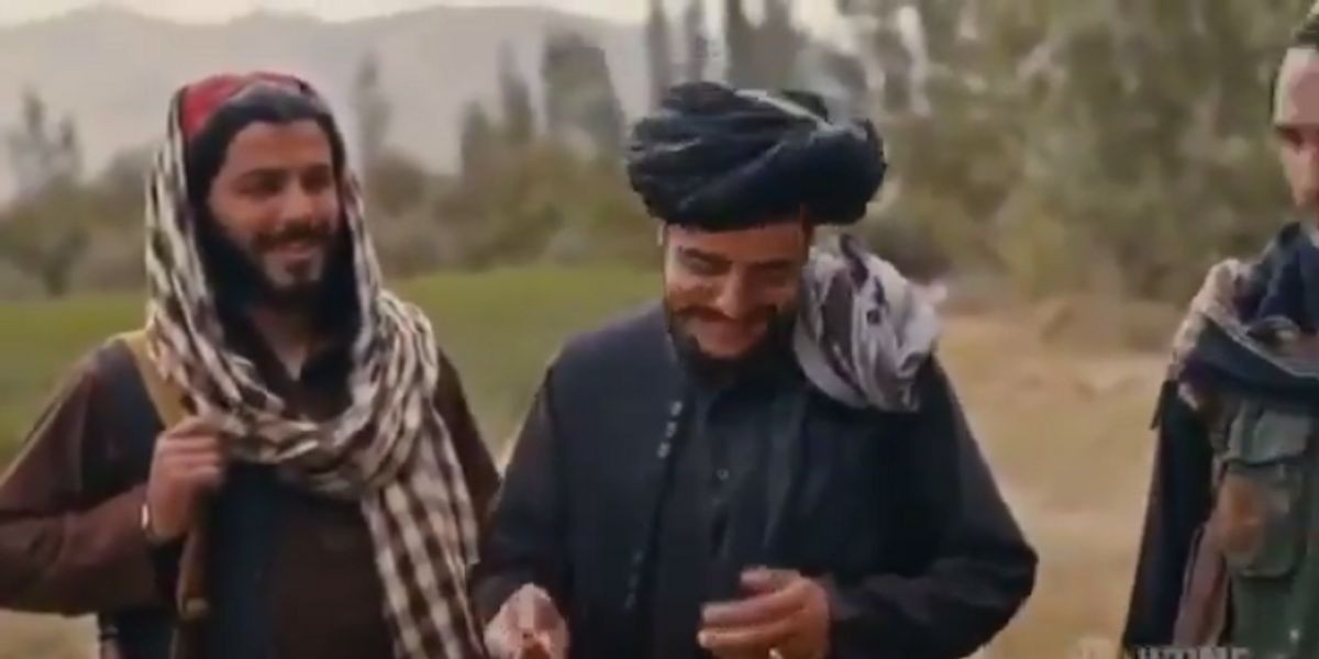 Video: talibanes colgaron a un hombre de un helicóptero de Estados Unidos | Internacionales