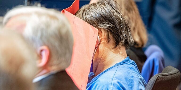 Requisaron la casa de un acusado de pornografía infantil y hallaron a un menor encerrado en un armario | Internacionales