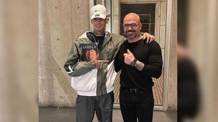 La Mona le regaló su libro a L-Gante | Espectáculos