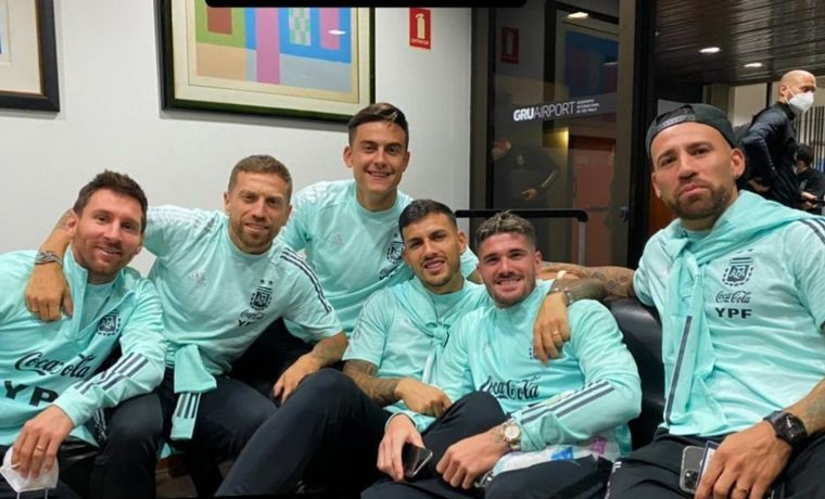 El seleccionado argentino llegó a Ezeiza después del escándalo en Brasil | Deportes
