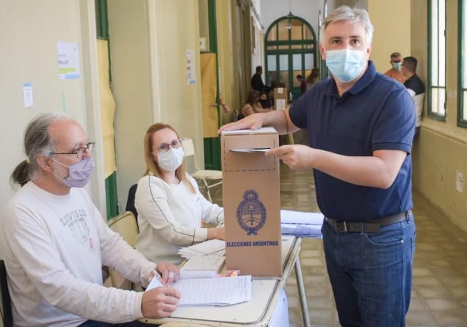 Votó el intendente de Córdoba: Llaryora repudió la "campaña maliciosa" contra Mario Negri | Elecciones Legislativas 2021