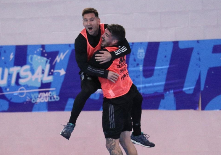 De Paul somos todos: el jugador no suelta a Messi y los memes estallaron en redes | Redes