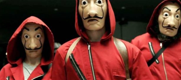 Susto por dos niños vestidos como en La Casa de Papel: los vecinos llamaron a la Policía | Internacionales