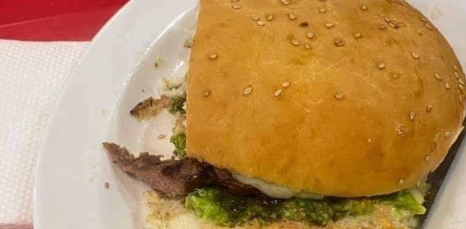 Encontró un dedo en la hamburguesa que estaba comiendo | Internacionales