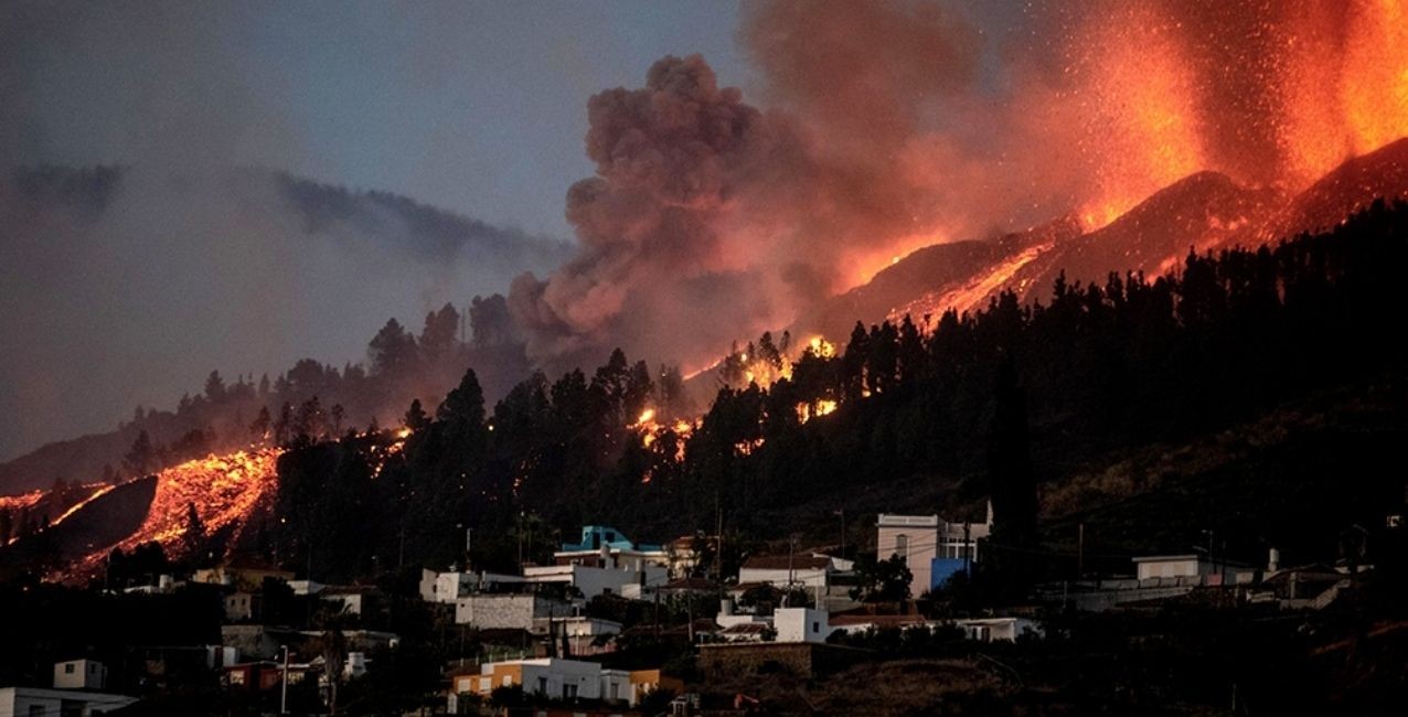 Miles de evacuados por erupción del volcán Cumbre Vieja en archipiélago español de Canarias | Internacionales