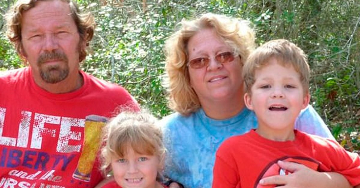 Adolescente asesinó a sus padres, a su hermana y a sus dos perros y publicó las fotos en redes sociales | Internacionales