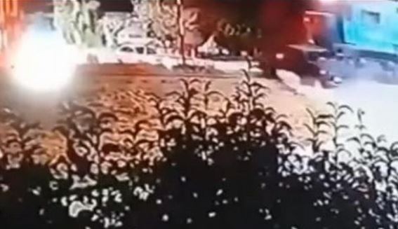 Un tren chocó a un auto y lo arrastró por 50 metros en Salta | Actualidad