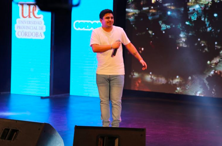 Francisco Benitez se presentó por primera vez en un escenario cordobés | Espectáculos